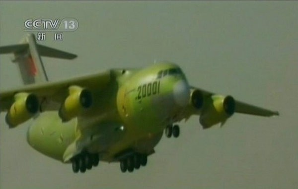 Trung Quốc vừa cho bay thử lần đầu tiên máy bay vận tải cỡ lớn/hạng nặng Y-20